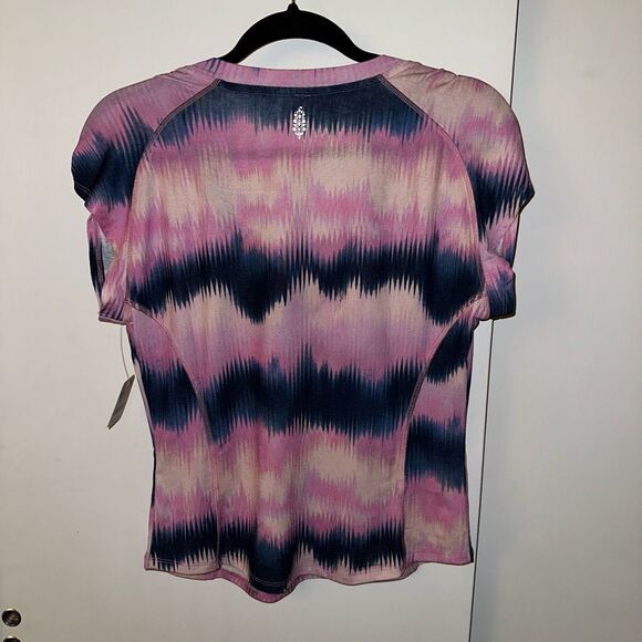 FP Movement Heatwave V Neck Pink Blue Tie Dye Tee Large NWT - Picture 4 of 9